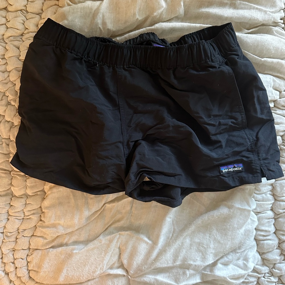 Patagonia Sz Medium Black Barely Baggles